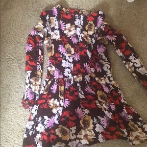 Cute mini dress with floral pattern!